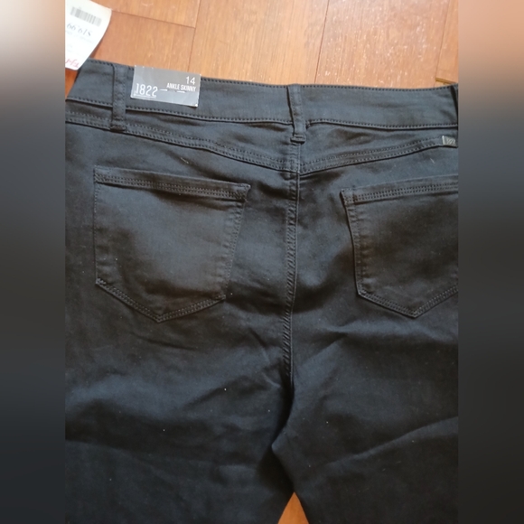 Women's Black Jeans - Picture 11 of 14